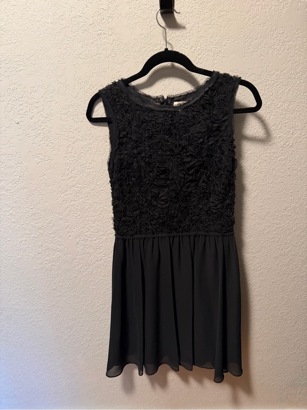 Max Studio Specialty Black Textured Bodice Chiffon Fit & Flare Dress Size 6